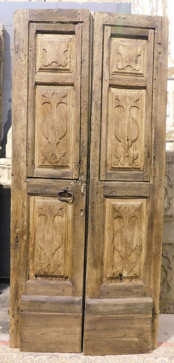 Porta a due battenti in legno di pioppo e castagno, epoca '700-photo-1