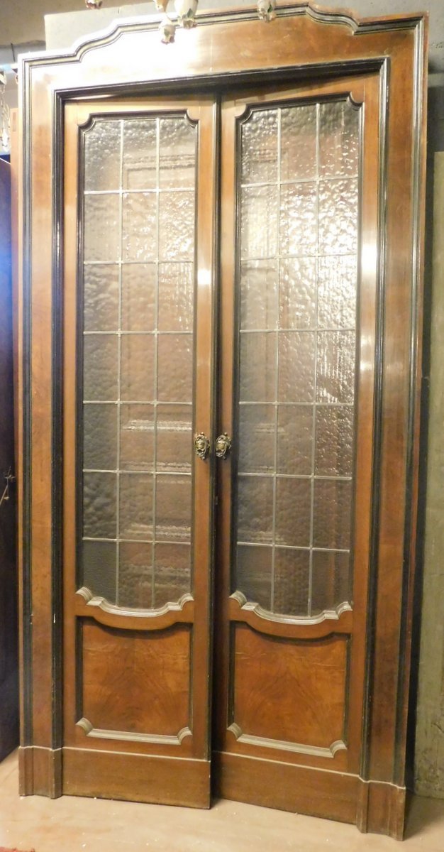 N. 2 porte in legno, complete di vetri e telaio, epoca '900, provenienza Milano.-photo-2
