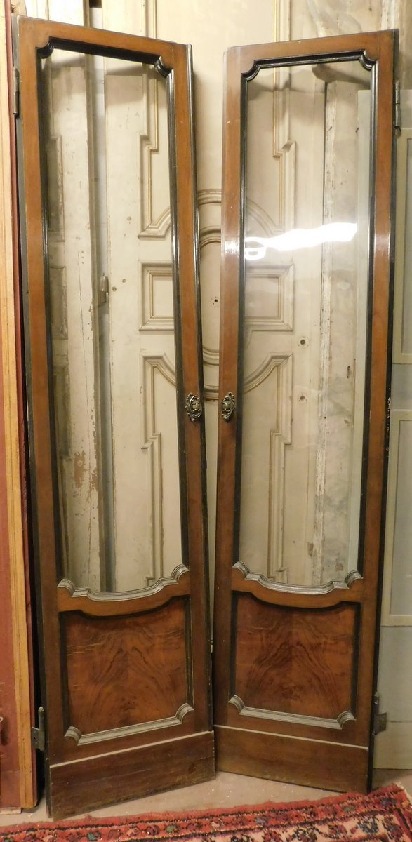 N. 2 porte in legno, complete di vetri e telaio, epoca '900, provenienza Milano.-photo-2