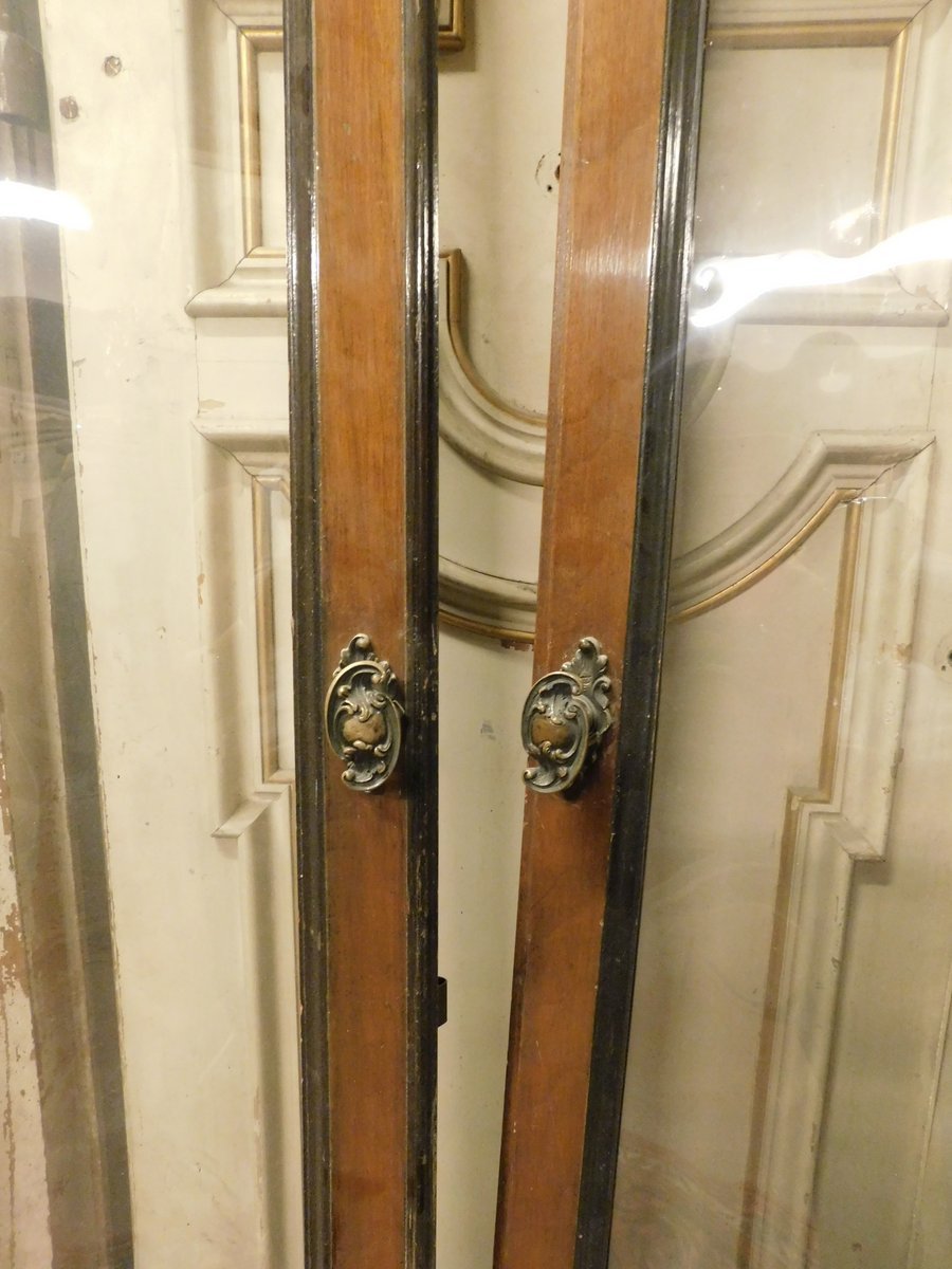 N. 2 porte in legno, complete di vetri e telaio, epoca '900, provenienza Milano.-photo-4
