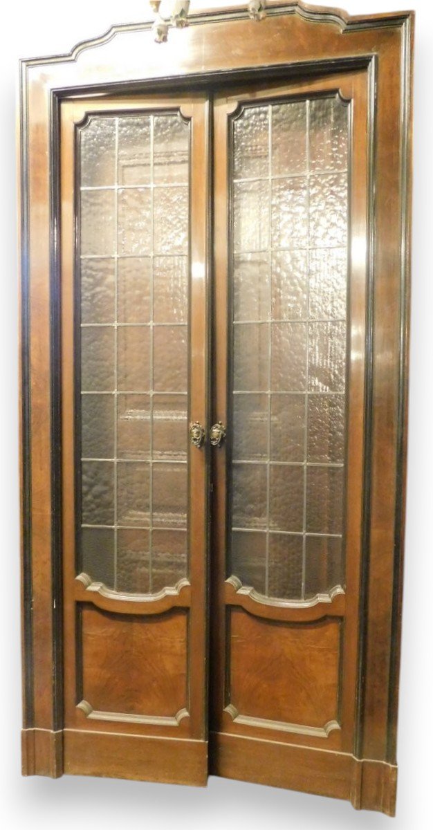 N. 2 porte in legno, complete di vetri e telaio, epoca '900, provenienza Milano.