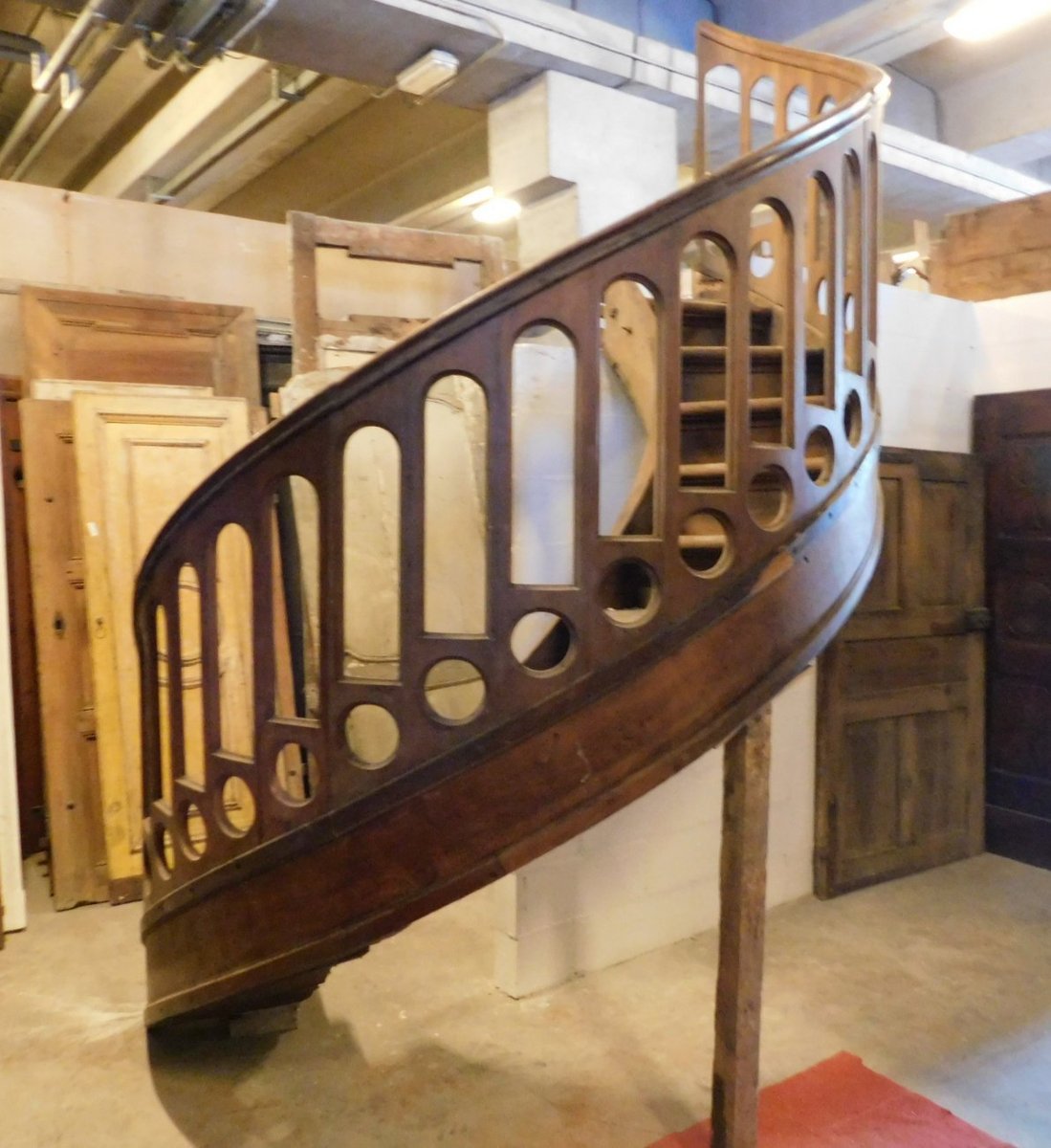 Scala in legno di noce, epoca '800