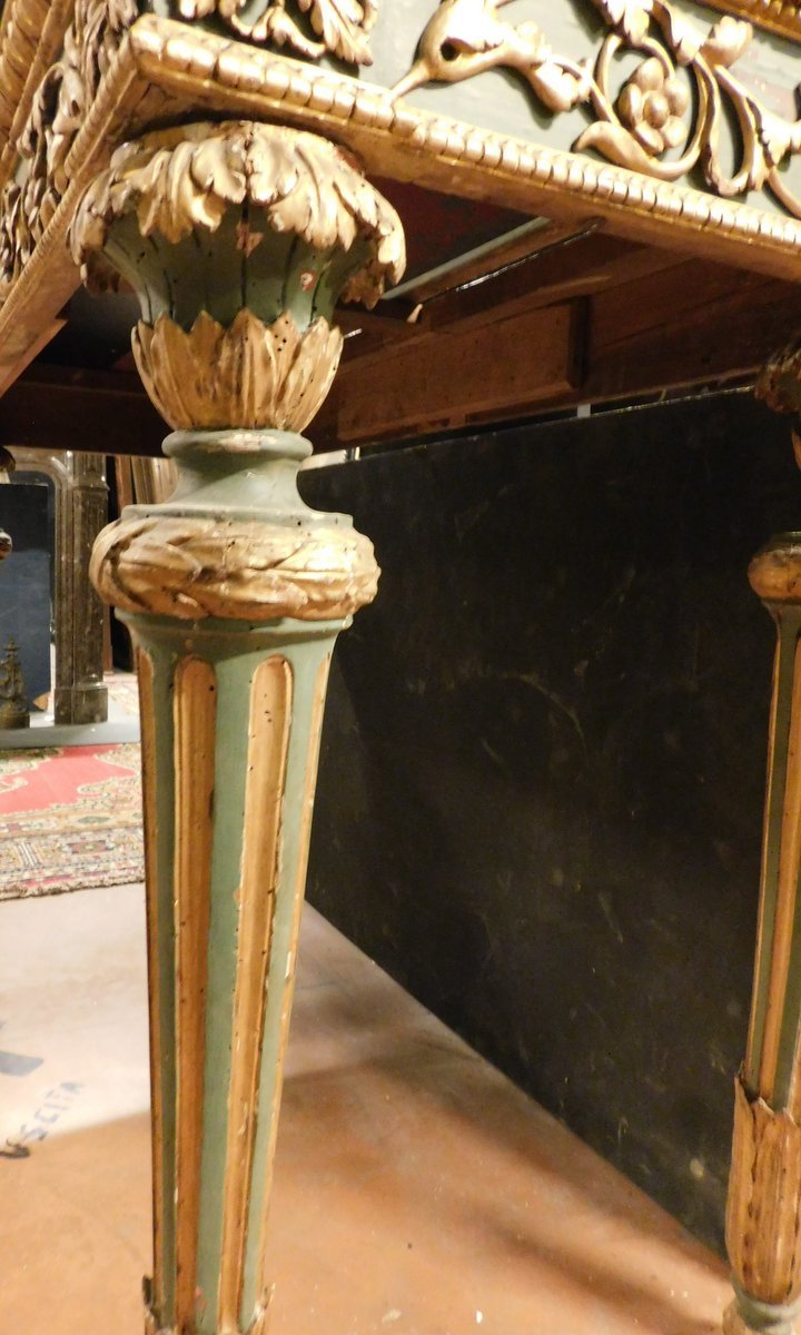 Consolle laccata completa di specchiera, scolpita con decori dorati, epoca '700-photo-3