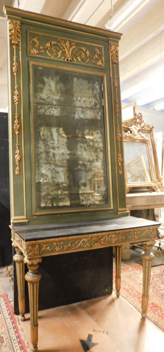 Consolle laccata completa di specchiera, scolpita con decori dorati, epoca '700
