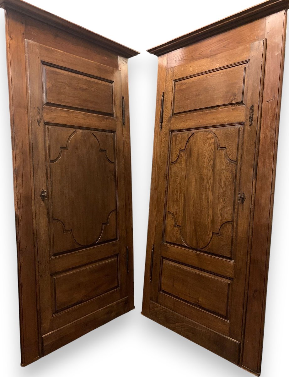 N. 2 porte in rovere, con telaio, epoca '700, provenienza Italia centrale, luce cm L 83 x H 206