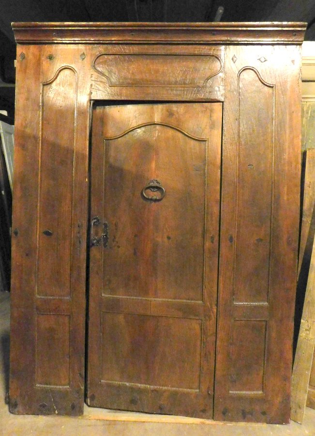Porta da interno con portina centrale, in noce, epoca '600