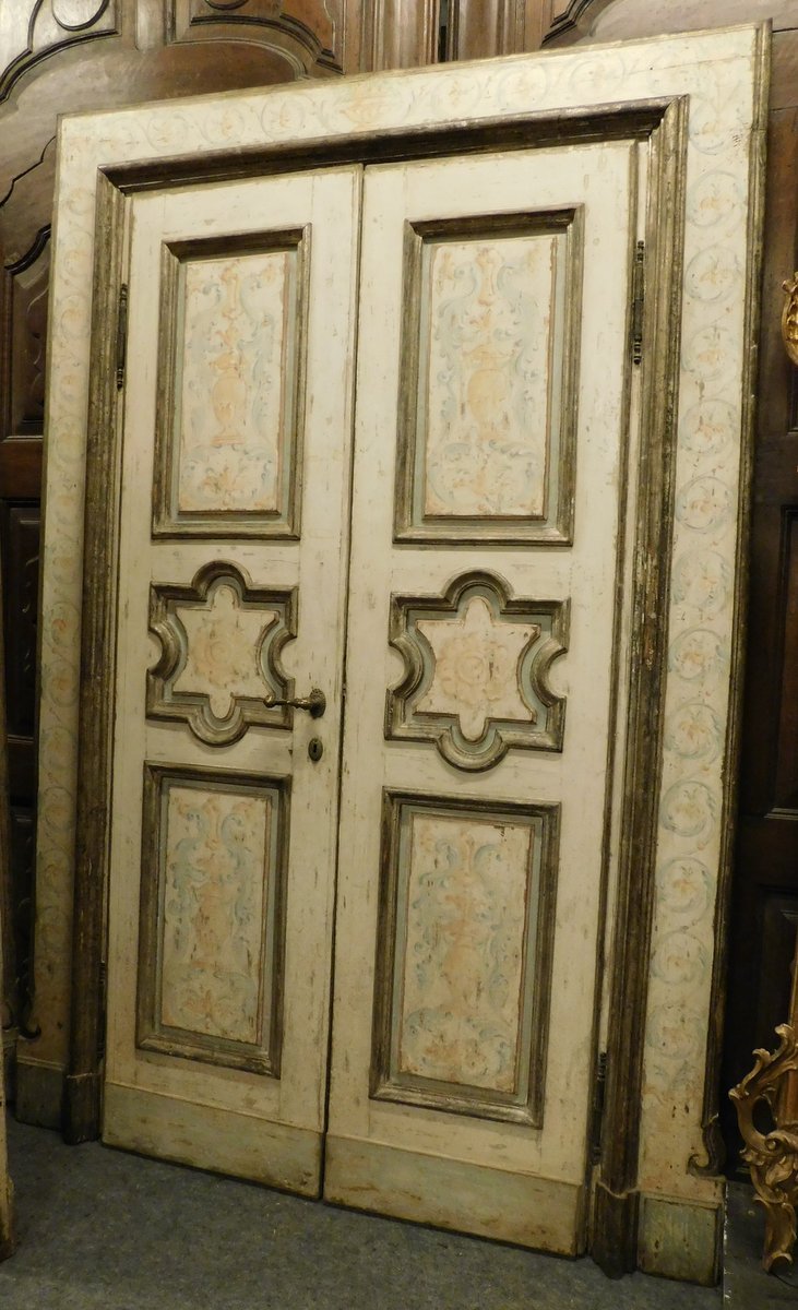 N. 2 porte in legno laccato, epoca '700, luce cm L 110 x H 215-photo-4