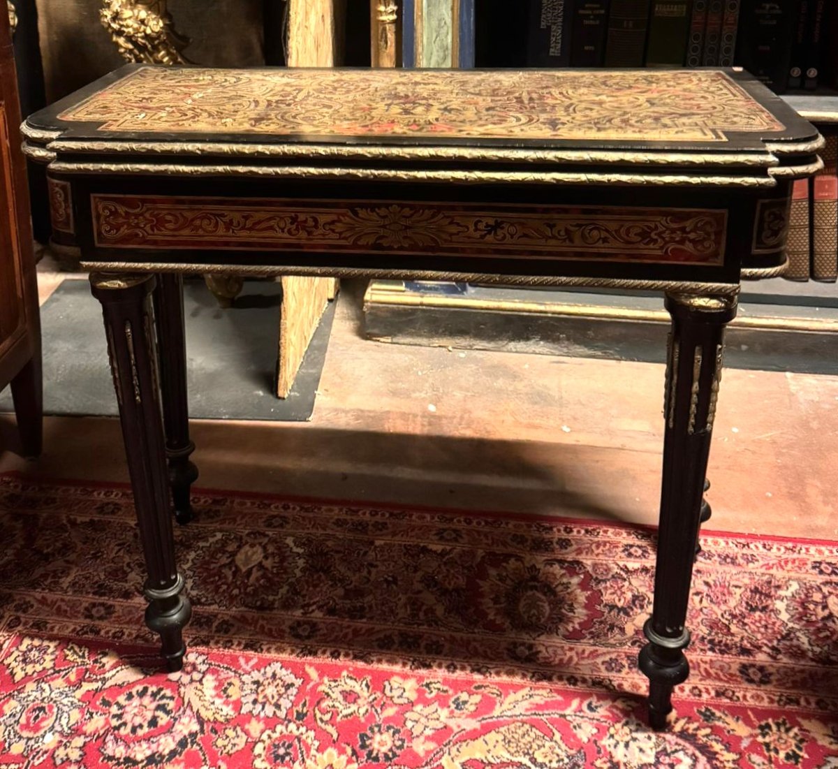 Tavolo da gioco Boulle con piano apribile, intarsi in ottone e tartaruga, epoca '800