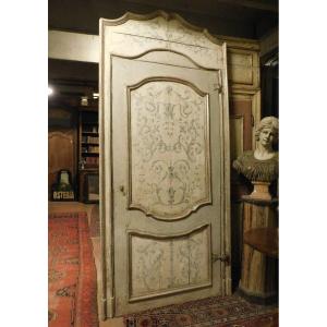 Antica porta laccata e dipinta a mano con motivi floreali tipici dell'epoca '700 italia