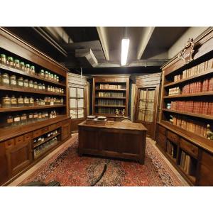 Antichi mobili da Negozio farmacia in noce, 3 mobili + bancone + 2 porte, epoca '800 italia