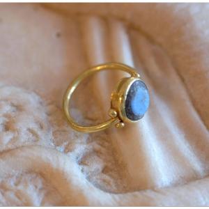 Apotropaic Ring - Sardonyx Medallion On A Gold Ring, Roman Empire, I-ii Ad