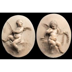 Marble Medallions Depicting Puttos - Flanders, 18th Century