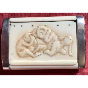 Snuffbox Decorated With The Monkeys Of Wisdom
