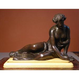 Nymphe à La Coquille - 18th Century Bronze After The Antique
