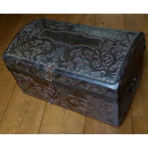 Beautiful Leather-covered Trunk Spanish Colony Peru 17th Century - Casket