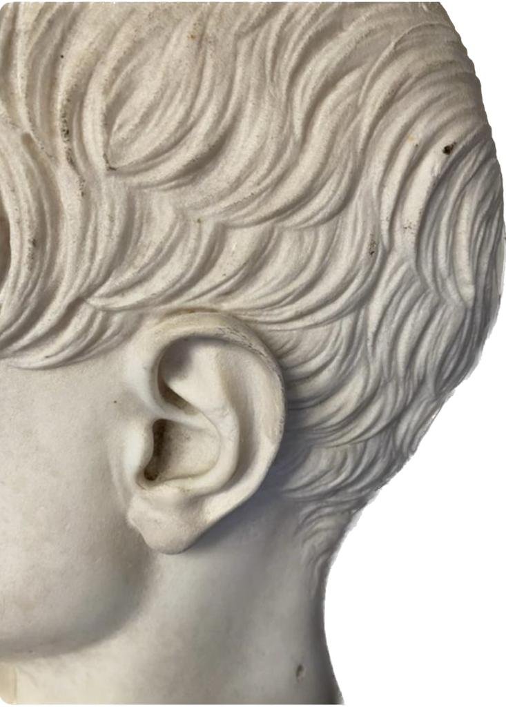 Scultura ad altorilievo in marmo bianco statuario, probabilmente raffigurante Napoleone III-photo-2