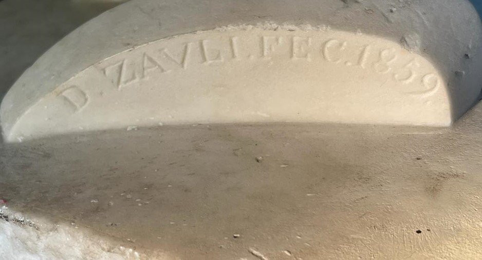 Scultura ad altorilievo in marmo bianco statuario, probabilmente raffigurante Napoleone III-photo-4