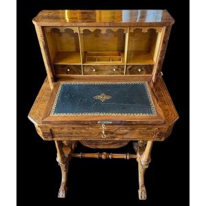 Petit Bonheur Du Jour 19th Century Period In Burl Walnut And Lemon Tree