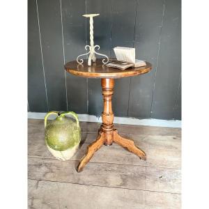 Round Pedestal Table With Central Leg In Walnut Dating From The 19th Century Louis Philippe 