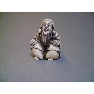 Ivory Netsuke. Old Man At Rest. Japan Meiji Period (1868-1912)