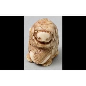 Ivory Netsuke. Shishi. Japan Meiji Period (1868-1912)