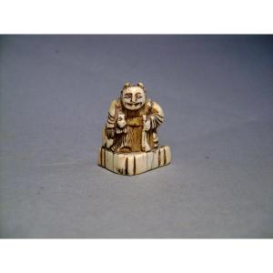 Netsuke In Ivory. Oni Monkey Hunter. Japan Edo Period (1603-1868)