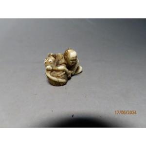 Ivory Netsuke. Octopus Fisherman. Japan Meiji Period (1868-1912)