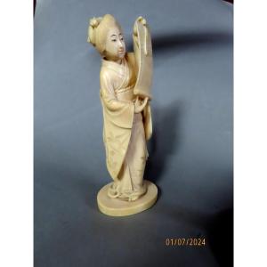 Ivory Okimono. Geisha At Kakemono. Japan Meiji Period (1868-1912)