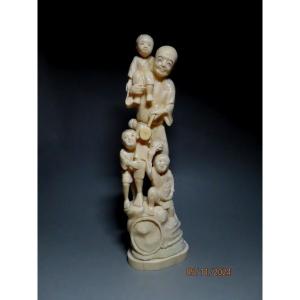 Ivory Okimono. Father And His Three Children. Japan, Taisho Period (1912-1928)