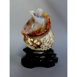 Agate. Nude. Art Deco.