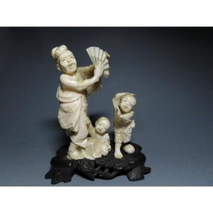 Okimono In Marine Ivory. Sambaso Dancers. Meiji Period, Japan (1868-1912)