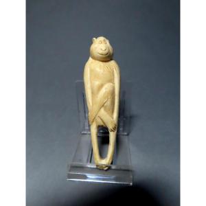 Netsuke In Marine Ivory. Monkey Or Tenaga. Japan Meiji Period (1868-1912)