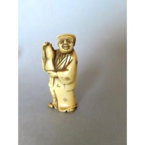 Ivory Netsuke. Man With A Gourd. Japan Taisho Period (1912-1928 )