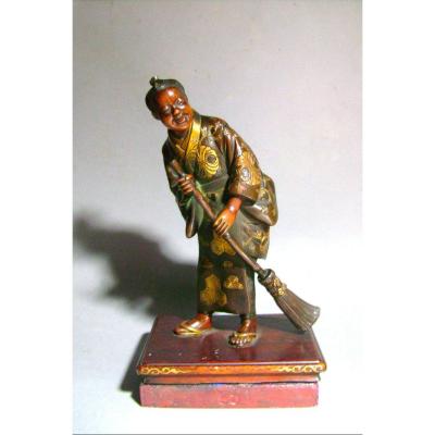 Bronze Okimono. The Sweeper. Signed Miyao. Japan Early Meiji Period (1868-1912)