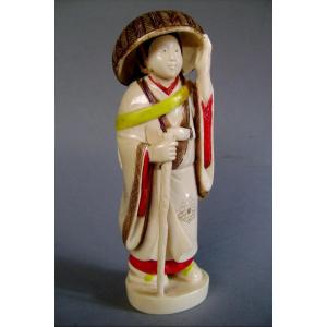 Ivory Okimono. Pretty Peasant Girl. Japan Taisho Period (1912-1928)