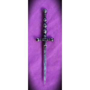 17th Century Italian Stiletto Dagger , Engraved Handle