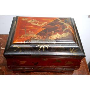Lacquered Tea Box With Bird Decor