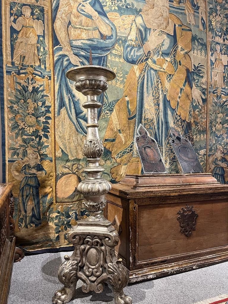 Grande candelabro in legno argentato. -photo-2