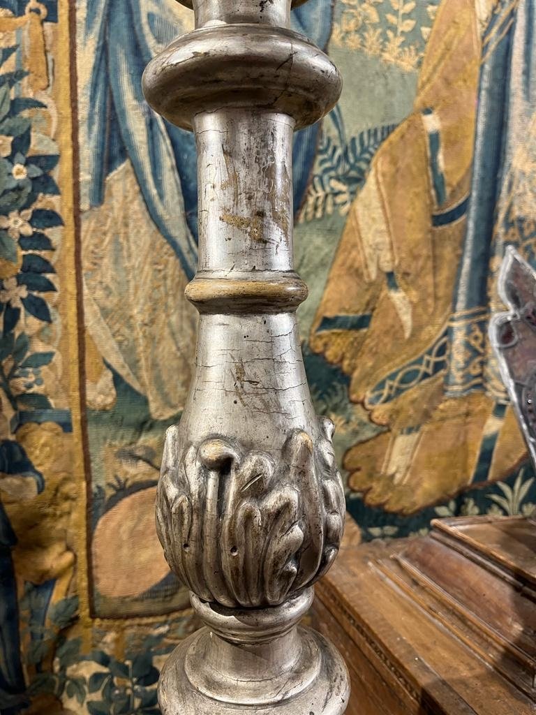 Grande candelabro in legno argentato. -photo-3