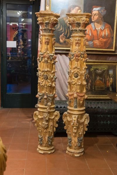 A Pair Of North Italian Giltwood Columns. XVII Century