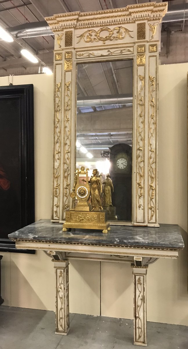 Console Et Miroir Laqués Et Dorés De La Fin Du XVIIIe Siècle. 
