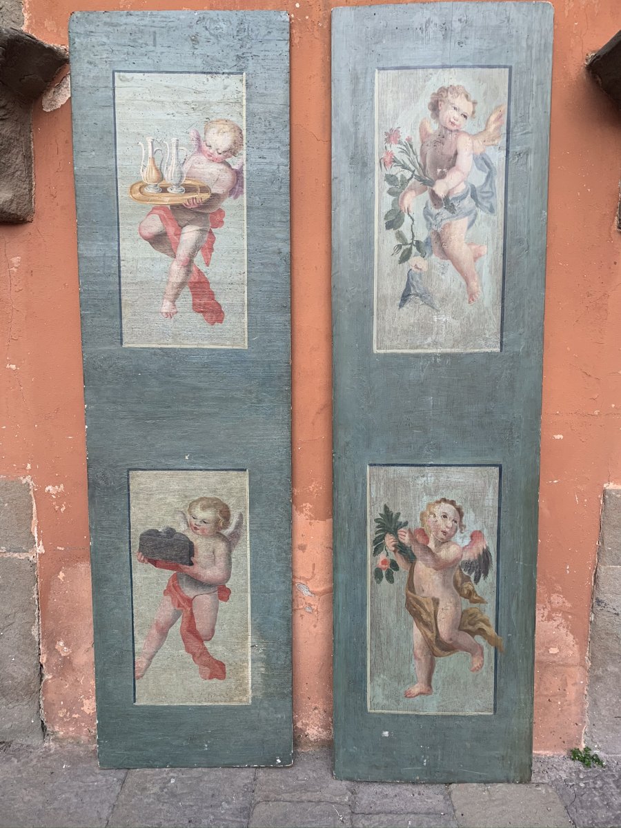 Deux Panneaux Peints Avec Quatre Putti.