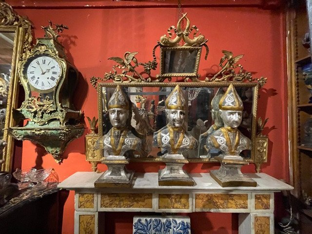 Trois Bustes d'évêques. -photo-1