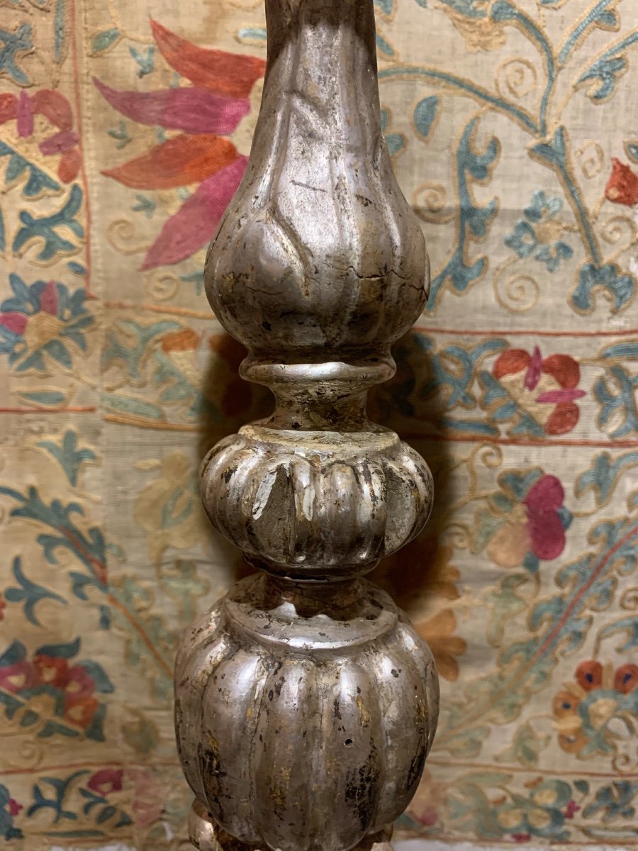 Paire De Bougeoirs Italiens En Bois Sculpté Et Argenté, XVIIe Siècle  -photo-3