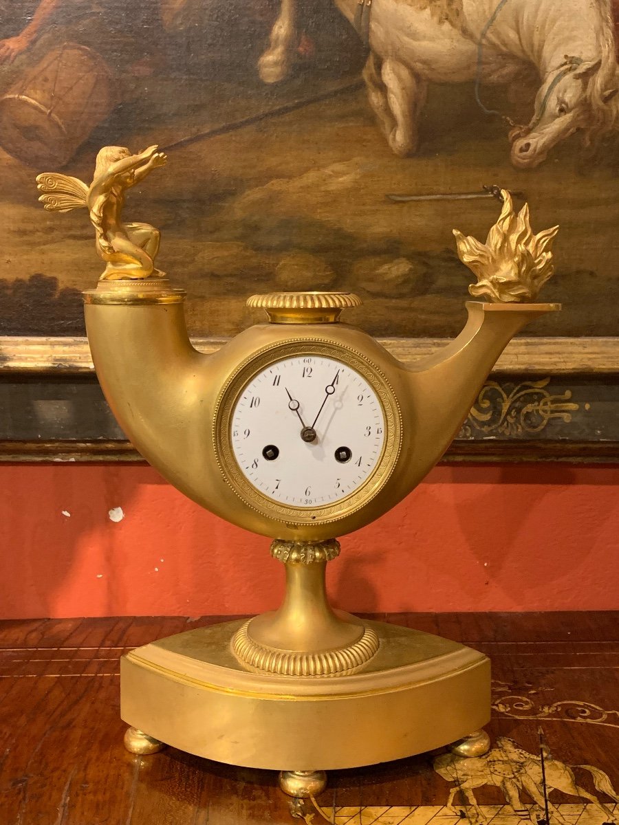 Orologio da mensola in bronzo Impero Ormolu, Francia Inizio XIX secolo. 