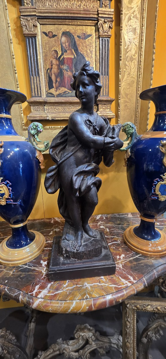 Scultura in legno raffigurante personaggio femminile