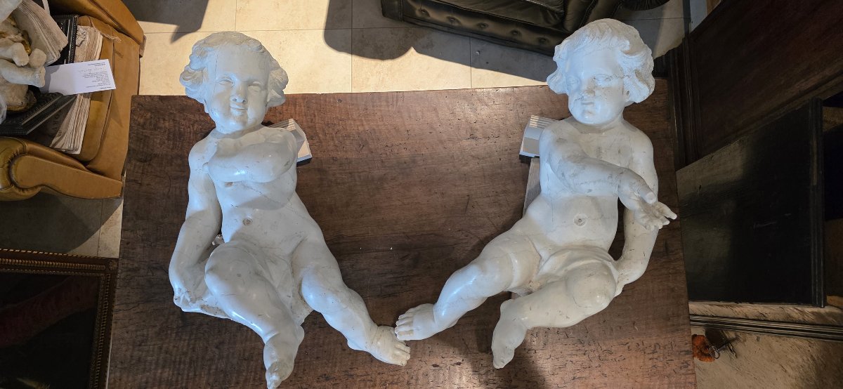  Coppia di Angeli in marmo di Carrara, epoca Barocca  