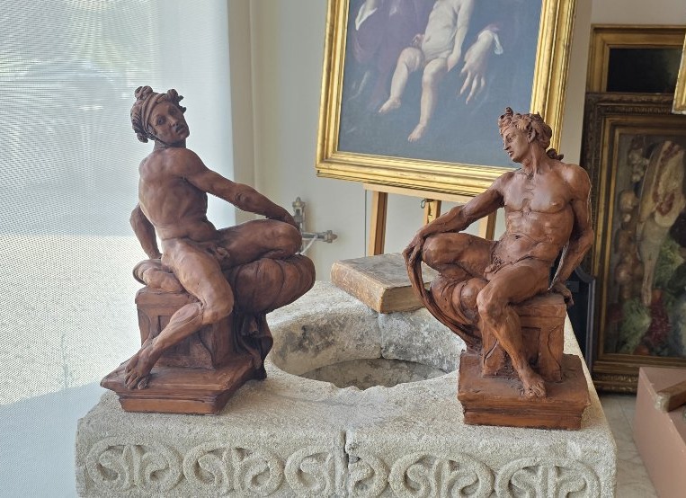  Coppia di Ignudi in terracotta patinata - da Michelangelo - XX secolo