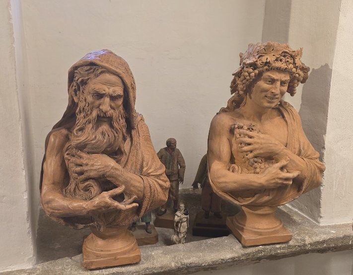 Coppia di busti in terracotta 800 - Allegorie Inverno e Autunno (Bacco)