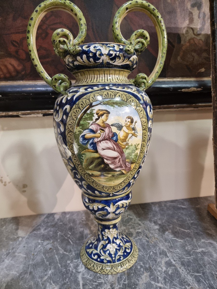 Vase En Majolique Peinte, XIXe Siècle